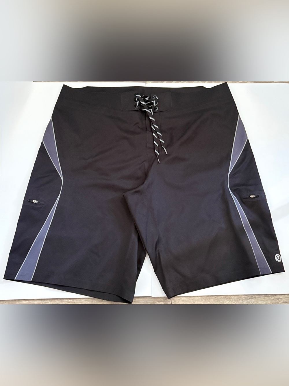 Lululemon NWOT Men’s Wave Board Shorts Swim Trunks Black Grey Size 40